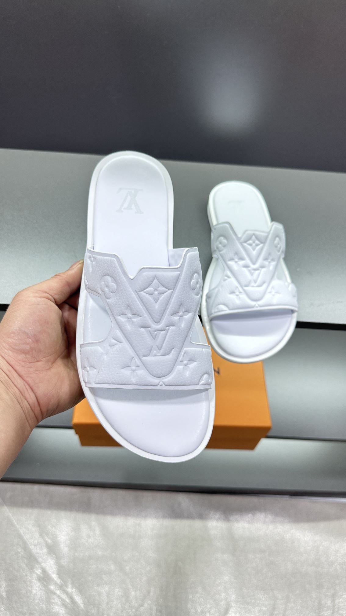 Louis Vuitton Slippers